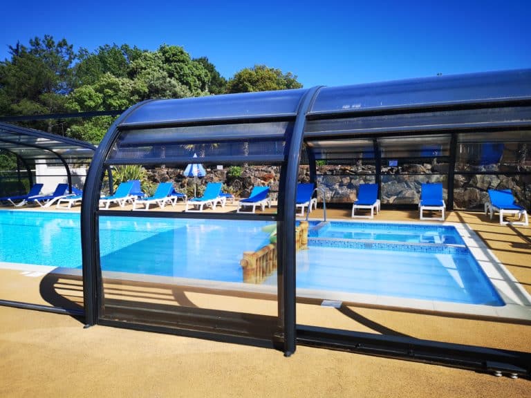 Piscine couverte et chauffée du camping à Longeville sur Mer