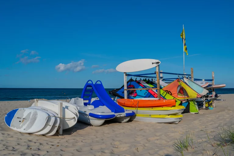 Stand de location de paddles et kayaks à Jard-sur-Mer, en Vendée