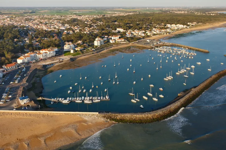 Vue sur la rade et du port de Jard sur Mer